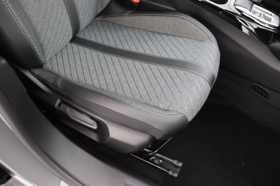 Peugeot 2008 Allure Hybrid 145 hp e-DSC6 Grey