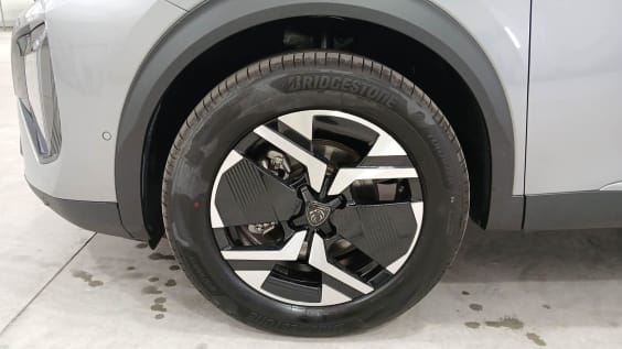 Peugeot 2008 Hybrid 145 e-DCS6 GT gris artense