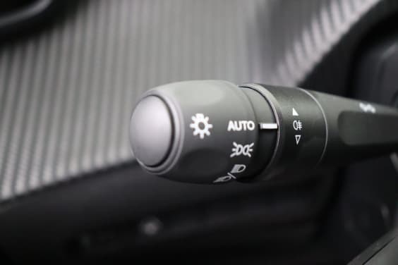 Peugeot 2008 Allure Hybrid 145 hp e-DSC6 Black