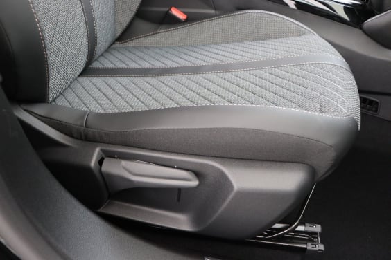 Peugeot 2008 Allure Hybrid 145 hp e-DSC6 Black