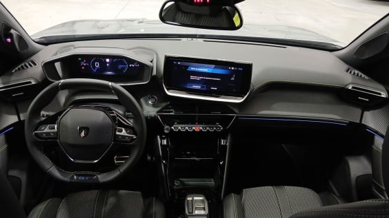 Peugeot 2008 Hybrid 145 e-DCS6 GT gris artense
