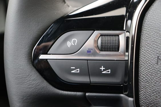 Peugeot 2008 Turbo 100 ch BVM6 Allure White