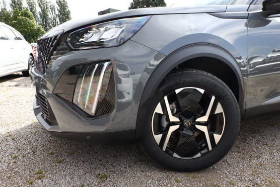 Peugeot 2008 Hybrid 145 e-DCS6 Allure Gris