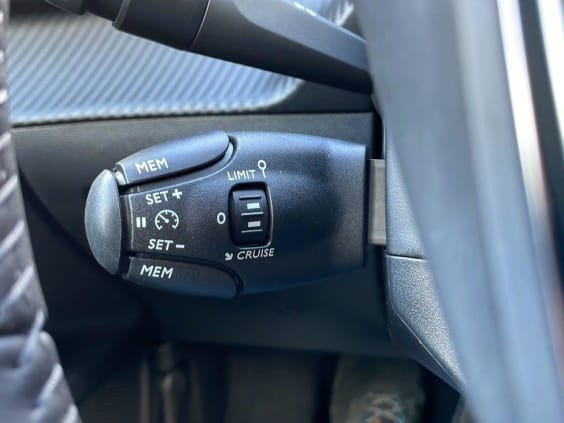 Peugeot 2008 2008 1.2 PURETECH 100CH S&S ALLURE Gris Artense Metal