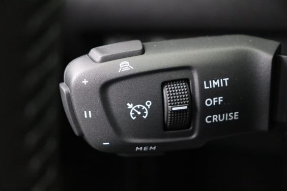Peugeot 2008 Allure Hybrid 145 hp e-DSC6 Black
