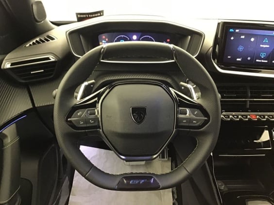 Peugeot 2008 HYBRID 145 Gt  1.2 HYBRID 136 gris artense
