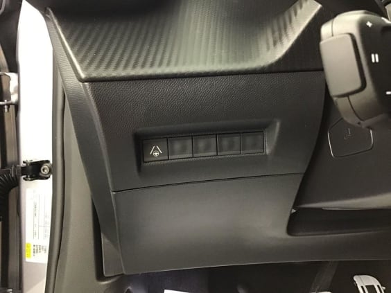 Peugeot 2008 HYBRID 145 Gt  1.2 HYBRID 136 gris artense