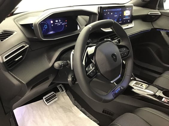 Peugeot 2008 HYBRID 145 Gt  1.2 HYBRID 136 gris artense