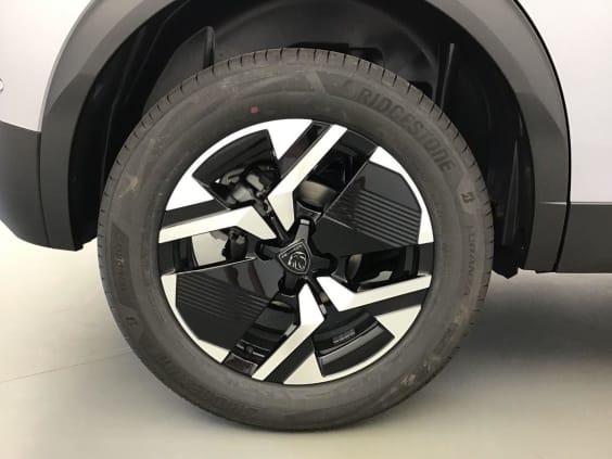 Peugeot 2008 HYBRID 145 Gt  1.2 HYBRID 136 gris artense