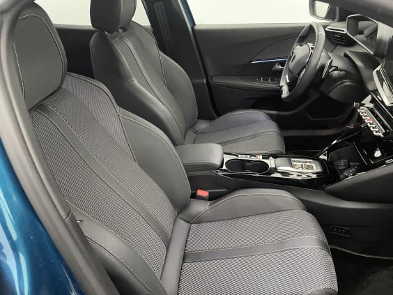Peugeot 2008 NOUVEAU Hybrid 145 e-DCS6 GT Bleu Obsession Toit Noir