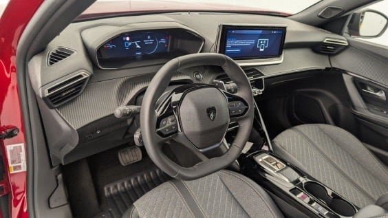Peugeot 2008 NOUVEAU HYBRID 145 E-DCS6 ALLURE Rouge Elixir