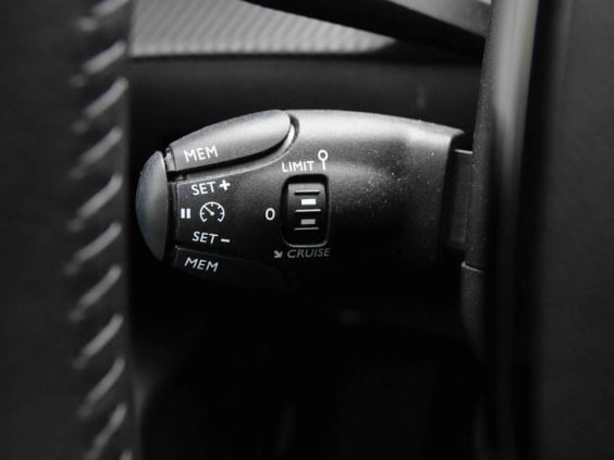 Peugeot 208 1.2 T 100 Allure Gris