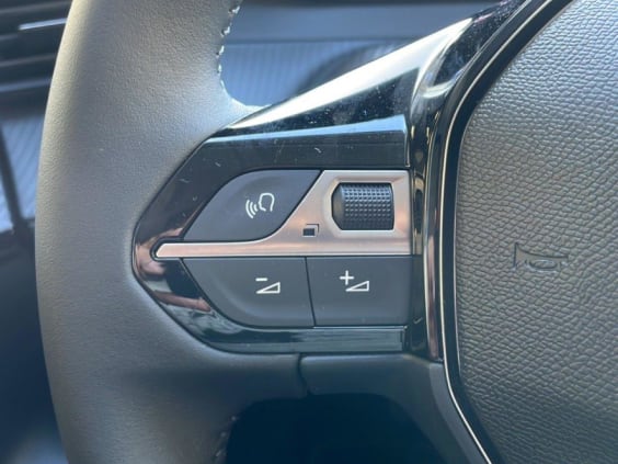 Peugeot 208 Hybrid 110 ch e-DCS6 Allure Noir Perla Metal