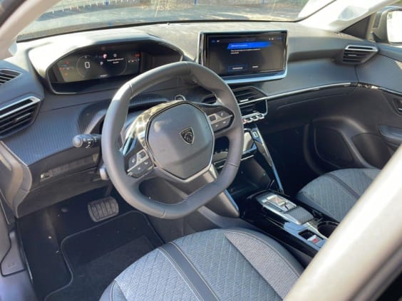 Peugeot 208 Hybrid 110 ch e-DCS6 Allure Noir Perla Metal