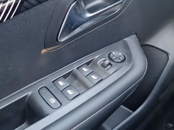 Peugeot 208 1.2 100 allure gris artense
