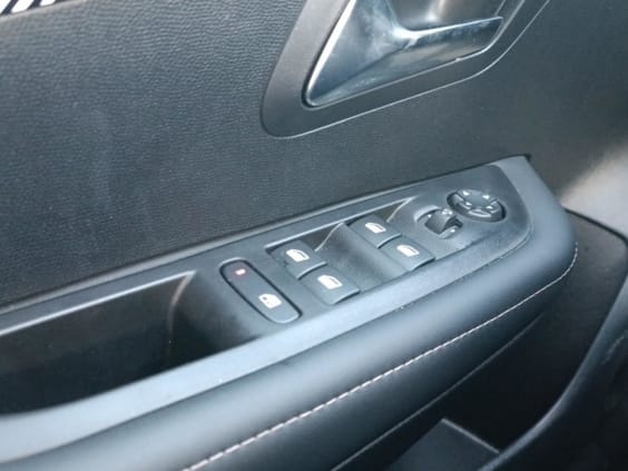 Peugeot 208 1.2 100 allure gris artense