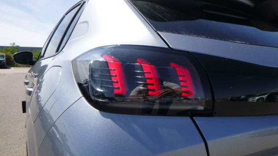 Peugeot 208 PureTech 130 S&S EAT8 Allure Pack gris artense