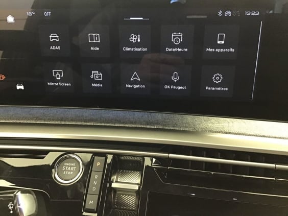 Peugeot 3008 HYBRID 145 ALLURE Noir Perla