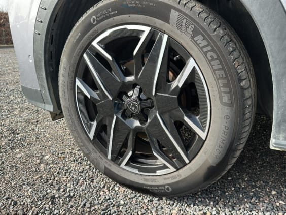 Peugeot 3008 1.2 hybrid 145 gt e-dcs6 gris artense
