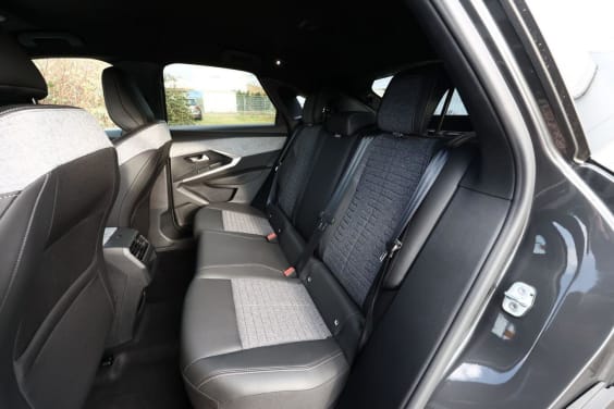Peugeot 3008 HYBRID 145 ALLURE Gris