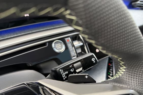 Peugeot 3008 1.2 hybrid 145 gt e-dcs6 Gris Titane - Toit Noir
