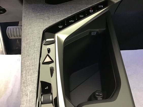 Peugeot 3008 HYBRID 145 ALLURE Noir Perla