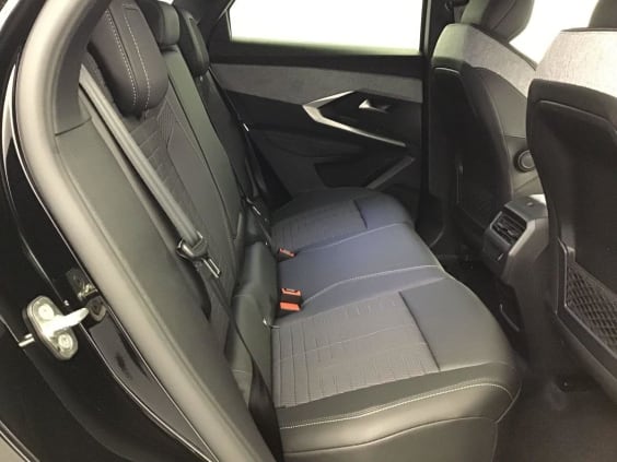 Peugeot 3008 GT 1.2 HYBRID 145 Noir Perla