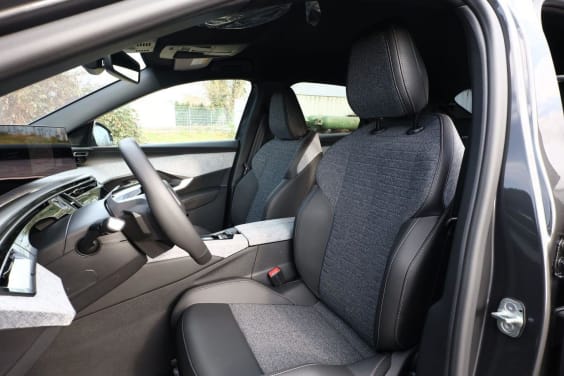Peugeot 3008 HYBRID 145 ALLURE Gris