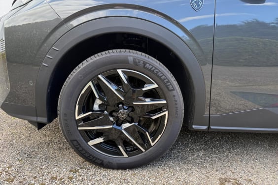 Peugeot 3008 1.2 hybrid 145 gt e-dcs6 Gris Titane - Toit Noir