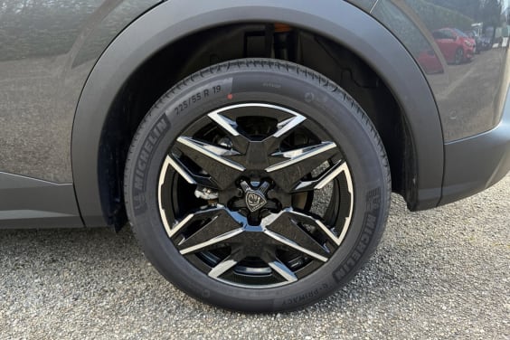 Peugeot 3008 1.2 hybrid 145 gt e-dcs6 Gris Titane - Toit Noir