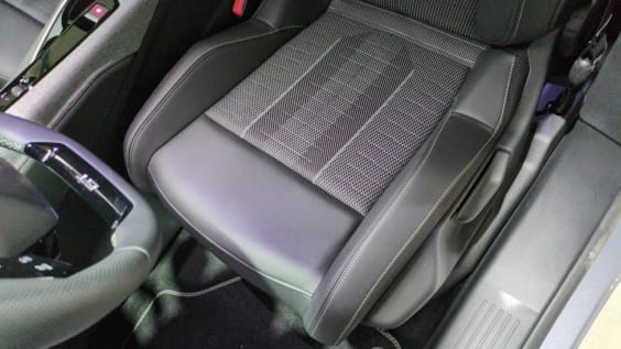 Peugeot 3008 Hybrid 145 e-DCS6 GT Gris Artense / Toit Noir