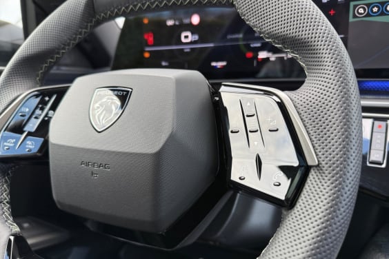 Peugeot 3008 1.2 hybrid 145 gt e-dcs6 Gris Titane - Toit Noir