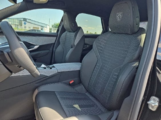 Peugeot 3008 1.2 hybrid 145 gt e-dcs6 Noir