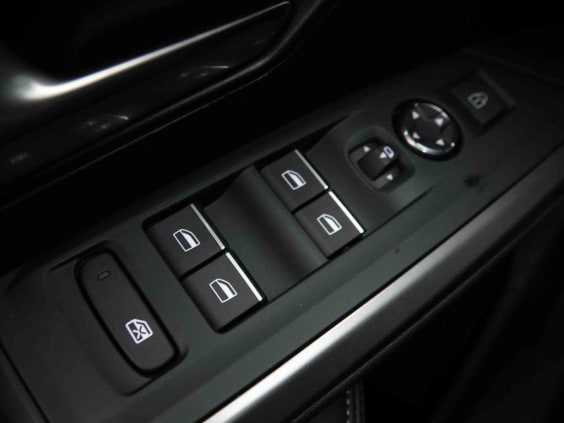 Peugeot 3008 145 e-DSC6 Hybrid GT Gris