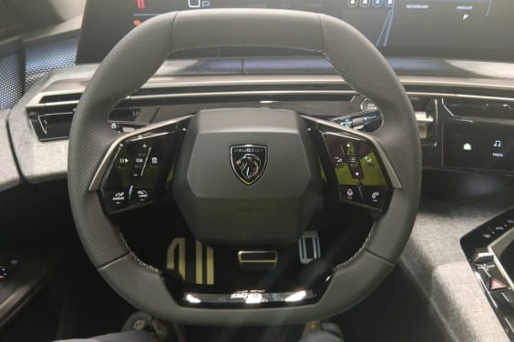 Peugeot 3008 Hybrid 136 e-DCS6 GT gris artense