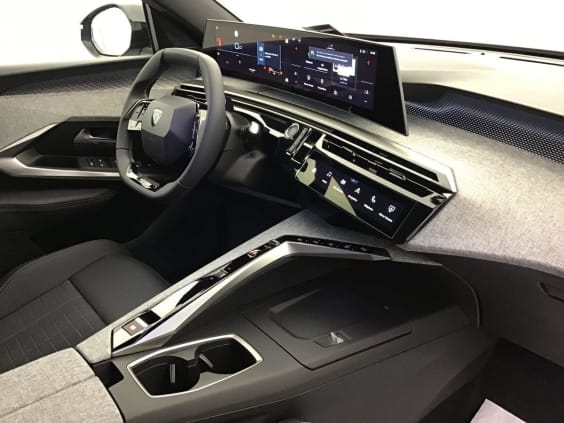 Peugeot 3008 Phase 4 Gt 1.2 HYBRID 145 Noir Perla