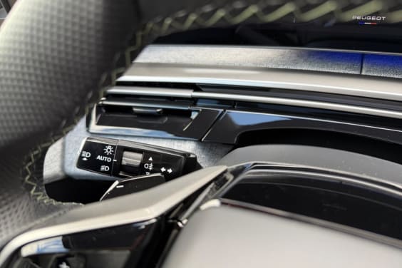 Peugeot 3008 1.2 hybrid 145 gt e-dcs6 Gris Titane - Toit Noir