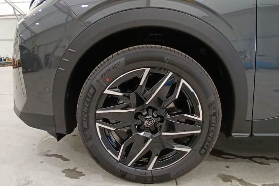 Peugeot 3008 Hybrid 136 e-DCS6 GT Gris Titane