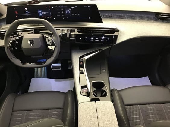 Peugeot 3008 GT 1.2 HYBRID 145 Noir Perla