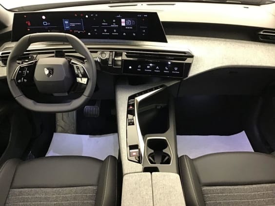 Peugeot 3008 HYBRID 145 ALLURE Noir Perla