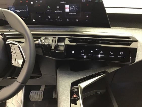 Peugeot 3008 HYBRID 145 ALLURE Noir Perla