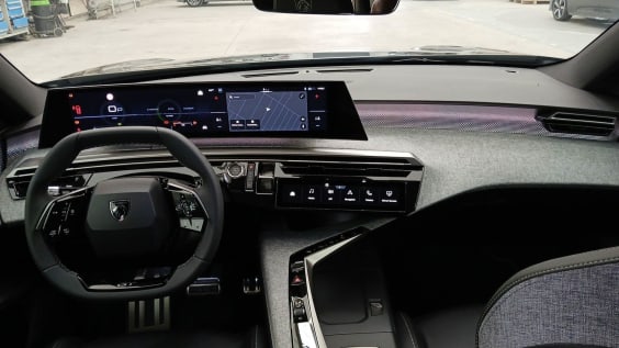 Peugeot 3008 Hybrid 136 e-DCS6 GT Noir Perla Nera
