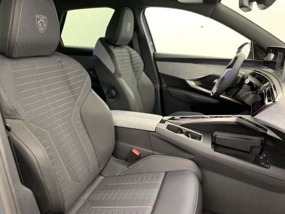 Peugeot 3008 Hybrid 145 e-DCS6 GT Bleu Ingaro / Toit Noir
