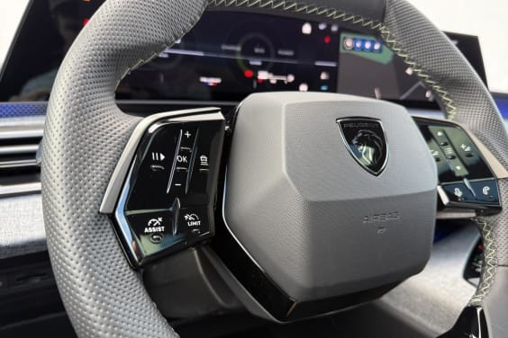 Peugeot 3008 1.2 hybrid 145 gt e-dcs6 Gris Titane - Toit Noir