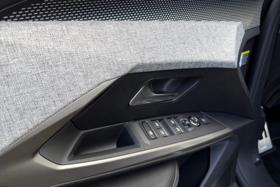 Peugeot 3008 1.2 hybrid 145 gt e-dcs6 Gris Titane - Toit Noir