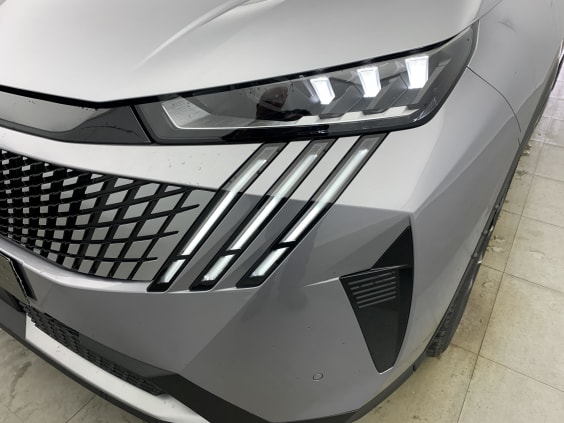 Peugeot 3008 Hybrid 145 e-DCS6 GT gris artense