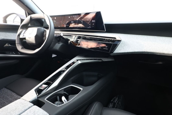Peugeot 3008 HYBRID 145 ALLURE Gris