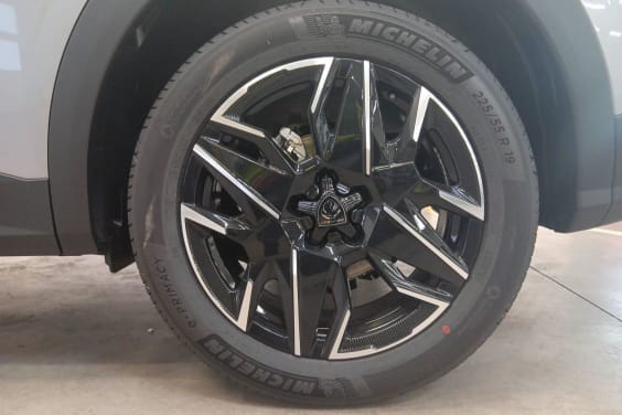 Peugeot 3008 Hybrid 136 e-DCS6 GT gris artense