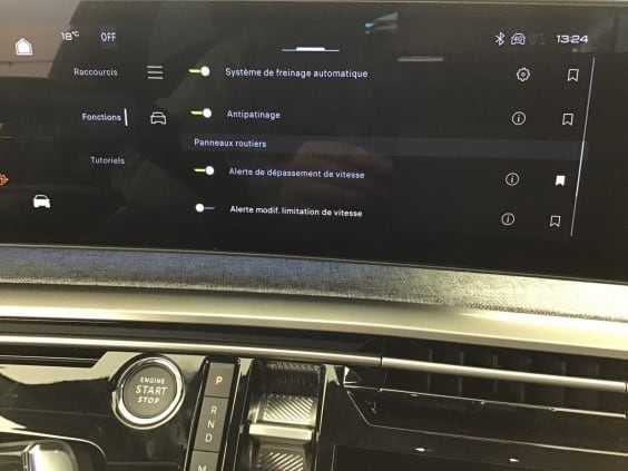 Peugeot 3008 HYBRID 145 ALLURE Noir Perla