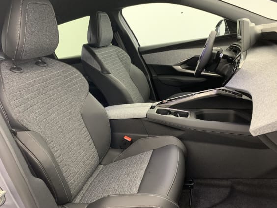 Peugeot 3008 Hybrid 145 e-DCS6 Allure gris artense